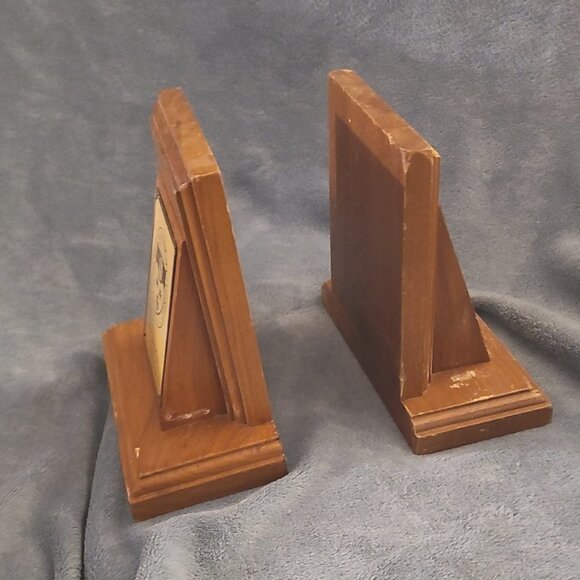 2 Vintage solid wood book end holders with eastcoast plaque on them - Picture 1 of 6